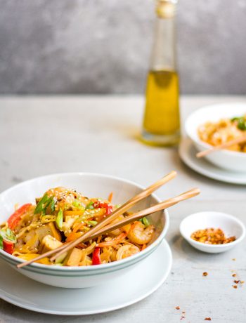 Pad thai in bowl with chopsticks